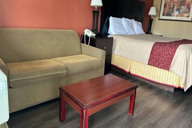 Garden Inn & Suites